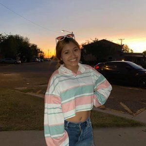 Meet your Posher, Crystal